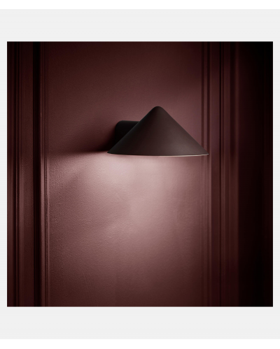Grasp Wall Lamp - matt beetroot